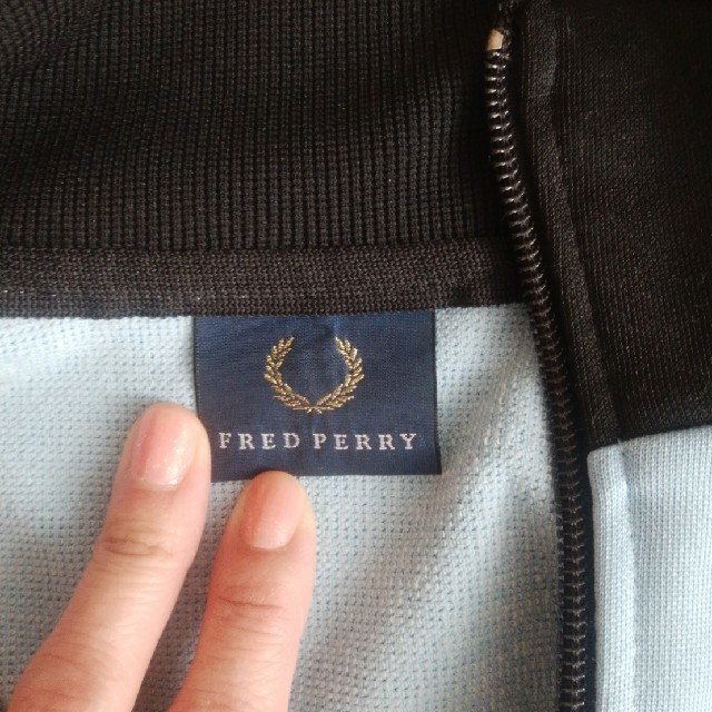 FRED PERRY(フレッドペリー)のFRED PERRY　ジャージ　上　水色　メンズ L メンズのトップス(ジャージ)の商品写真