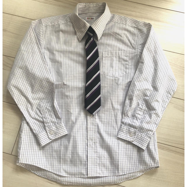 シャツ ネクタイセット サイズ130 フォーマル  キッズ/ベビー/マタニティのキッズ服男の子用(90cm~)(ブラウス)の商品写真