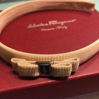 サルヴァトーレフェラガモ(Salvatore Ferragamo)の美品フェラガモ カチューシャ(カチューシャ)