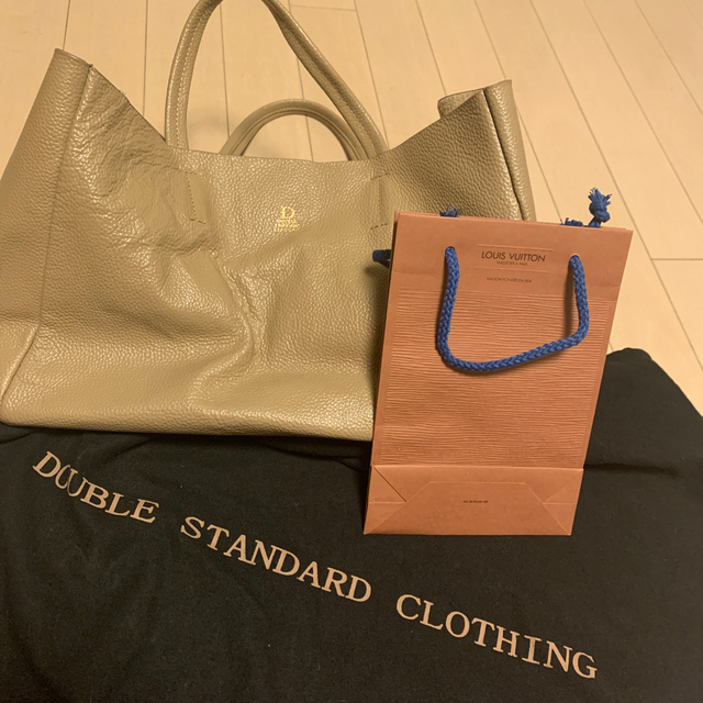 DOUBLE STANDARD CLOTHING(ダブルスタンダードクロージング)の難あり　ダブルスタンダードクロージングバック　ルイヴィトンミニペーパーバッグ付 レディースのバッグ(トートバッグ)の商品写真