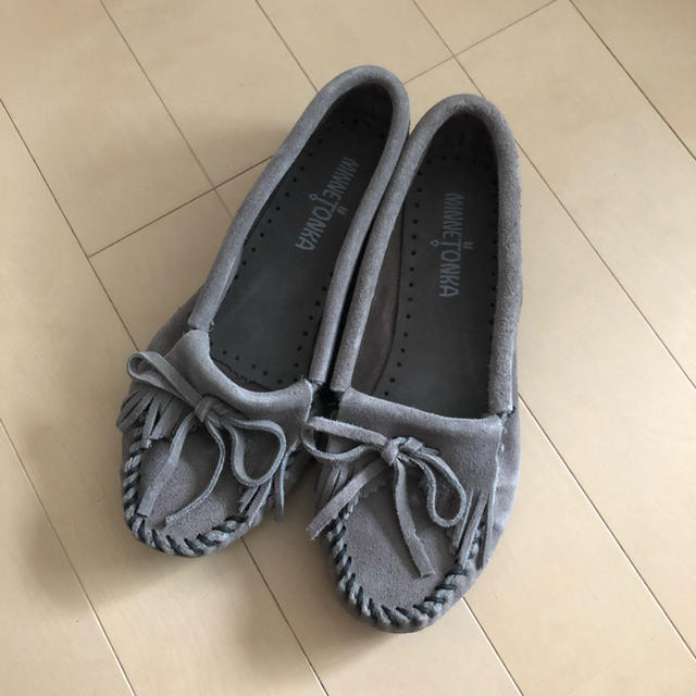 Minnetonka(ミネトンカ)の新品⭐️定価11800円／MINNETONKA ミネトンカ モカシン／グレー レディースの靴/シューズ(スリッポン/モカシン)の商品写真