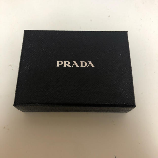 PRADA(プラダ)のPRADA プラダ 空箱  インテリア/住まい/日用品のオフィス用品(ラッピング/包装)の商品写真