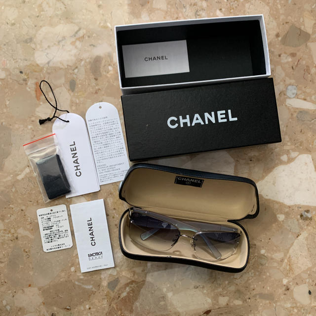 CHANEL(シャネル)のCHANEL 正規品　サングラス　保証書有り レディースのファッション小物(サングラス/メガネ)の商品写真