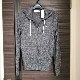 アバクロンビーアンドフィッチ(Abercrombie&Fitch)の新品タグ付送料込！直営店購入✩.*˚アバクロ パーカー  アバクロ(カーディガン)