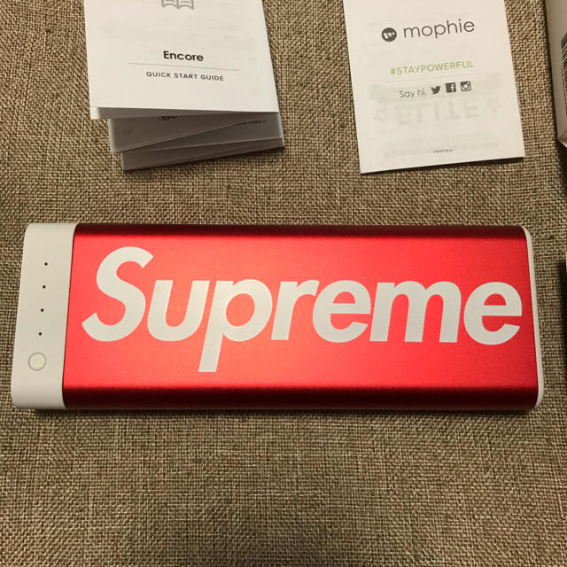 Supreme(シュプリーム)のシュプリーム モバイルバッテリー20K スマホ/家電/カメラのスマートフォン/携帯電話(バッテリー/充電器)の商品写真