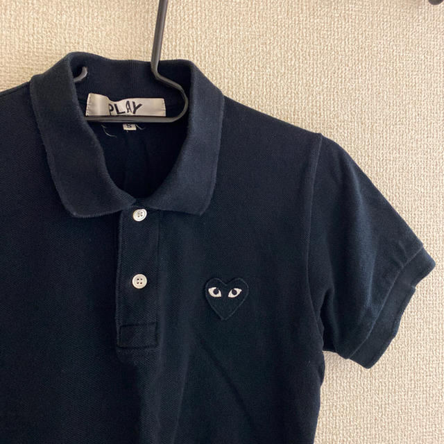 COMME des GARCONS(コムデギャルソン)のプレイ　コムデギャルソン　ポロシャツ　黒　S レディースのトップス(ポロシャツ)の商品写真