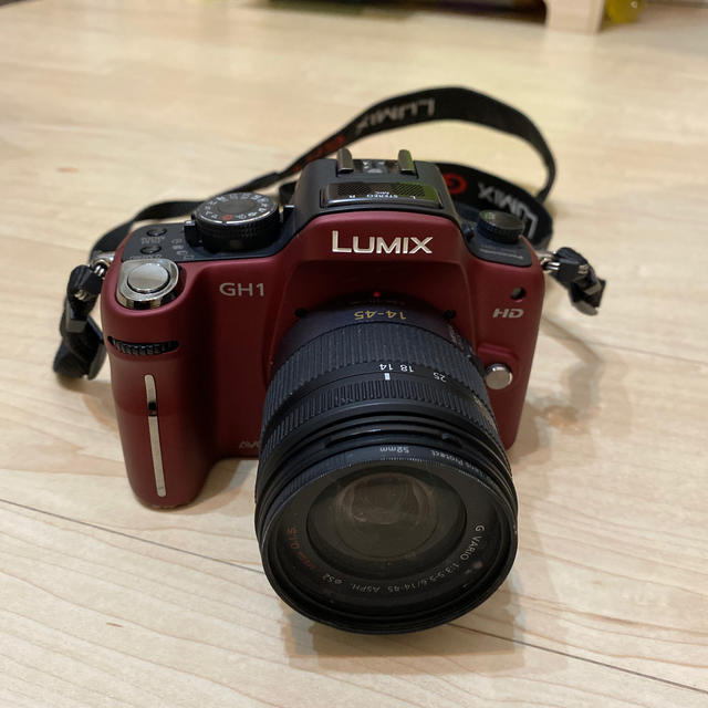 LUMIX DMC-GH1A デジタルカメラ　レンズ付 1