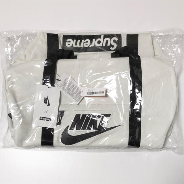 Supreme(シュプリーム)のSupreme Nike Leather Duffle Bag White メンズのバッグ(ボストンバッグ)の商品写真