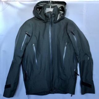 アークテリクス(ARC'TERYX)の【42m様専用】DISAERAN マウンテンパーカー Sサイズ(マウンテンパーカー)