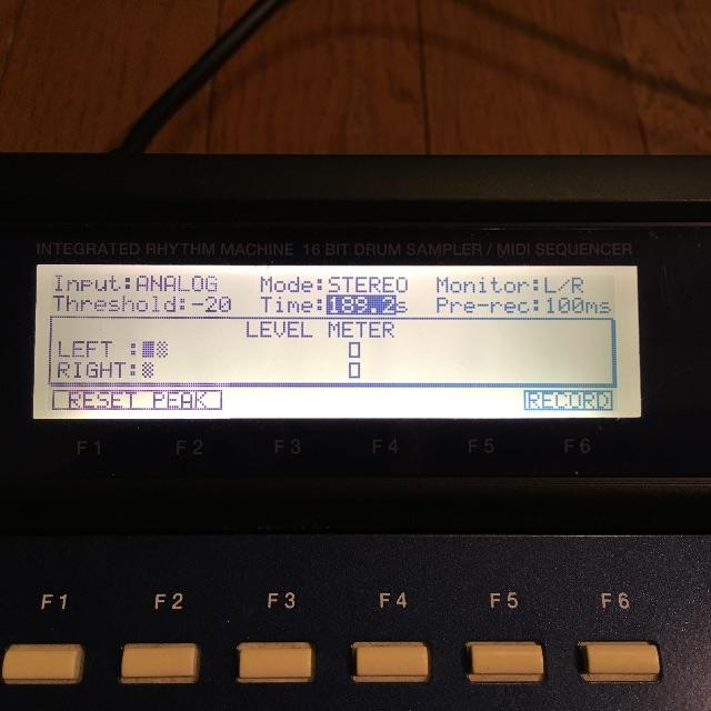 AKAI MPC2000XL MCD BLUE 32M 8パラ エフェクト 楽器のDJ機器(その他)の商品写真