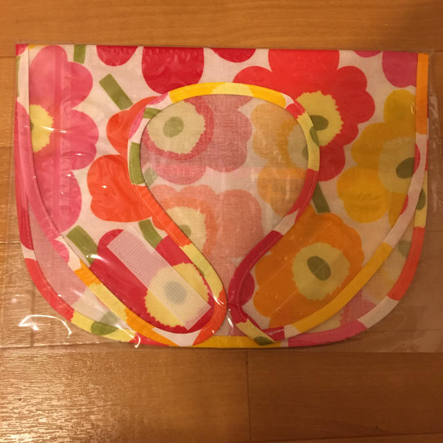 marimekko(マリメッコ)のマリメッコ ビブ（お食事用エプロン/スタイ）UNIKKO（ウニッコ）/パズル キッズ/ベビー/マタニティの授乳/お食事用品(お食事エプロン)の商品写真