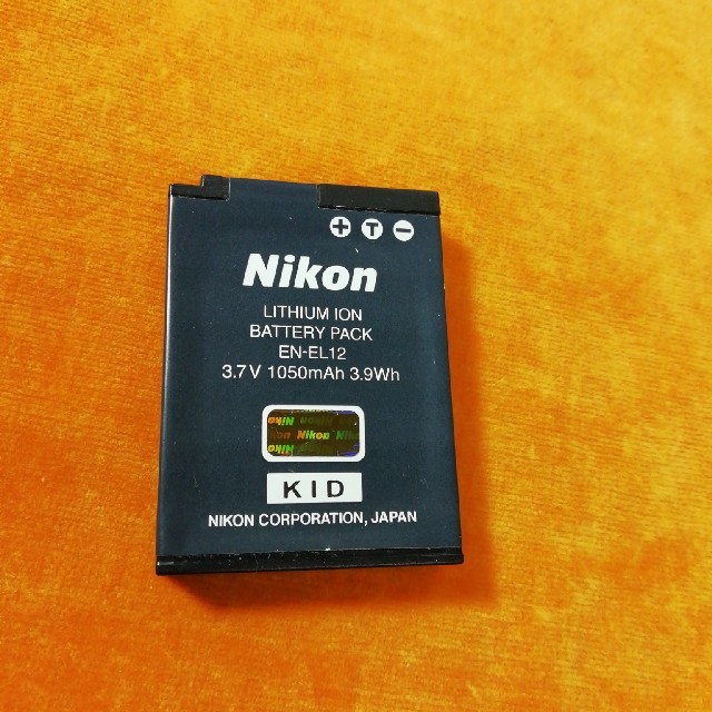 Nikon(ニコン)のニコン　充電池　EL12 スマホ/家電/カメラのスマートフォン/携帯電話(バッテリー/充電器)の商品写真