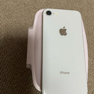 アップル(Apple)のiPhone8シルバー64GB(携帯電話本体)