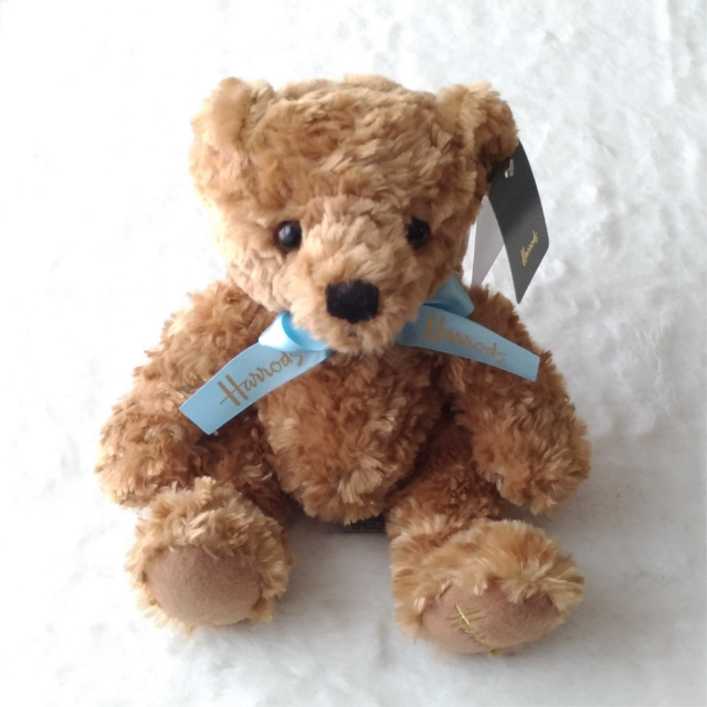 Harrods(ハロッズ)のセール中♪ Harrods Oliver Bear ぬいぐるみ テディベア S キッズ/ベビー/マタニティのおもちゃ(ぬいぐるみ/人形)の商品写真