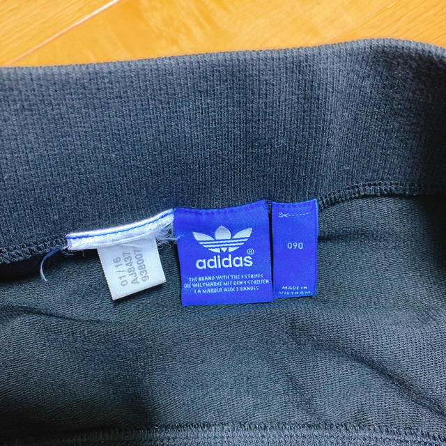 adidas(アディダス)の最終値下げ　アディダス originals レディースのスカート(ミニスカート)の商品写真