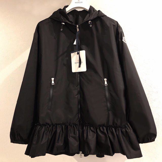 MONCLER(モンクレール)のモンクレール MONCLER SARCELLE ブラック 0 1 新品未使用 レディースのジャケット/アウター(スプリングコート)の商品写真