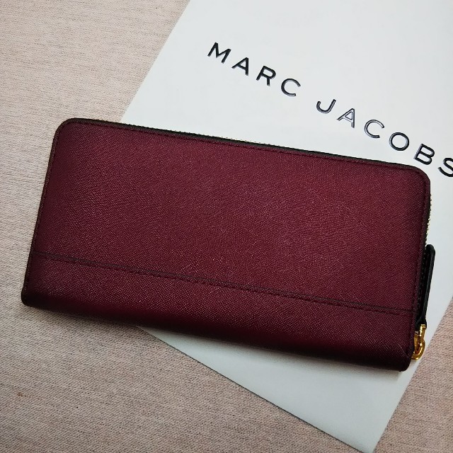 MARC JACOBS(マークジェイコブス)のマークジェイコブス MARC JACOBS 長財布 ラウンドジップ レッド レディースのファッション小物(財布)の商品写真