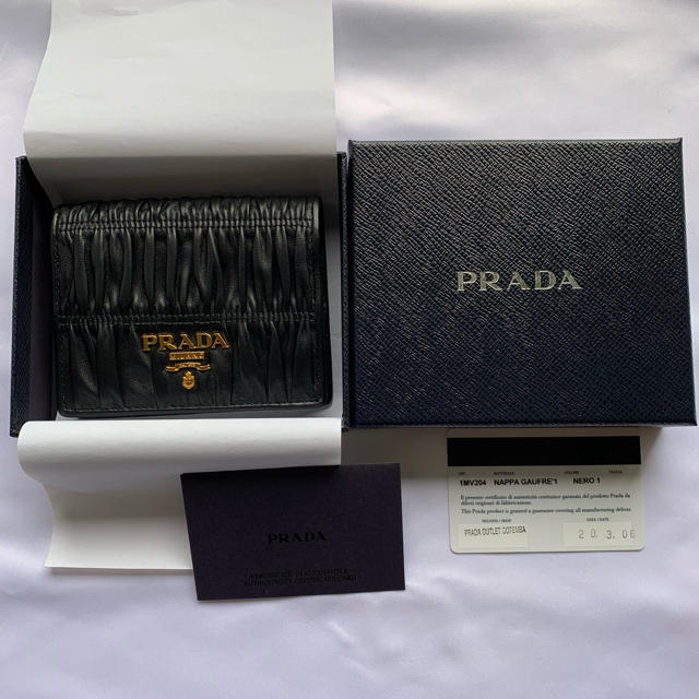 PRADA(プラダ)のPRADA プラダ　二つ折り財布　新品 レディースのファッション小物(財布)の商品写真