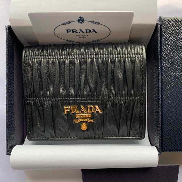 PRADA(プラダ)のPRADA プラダ　二つ折り財布　新品 レディースのファッション小物(財布)の商品写真