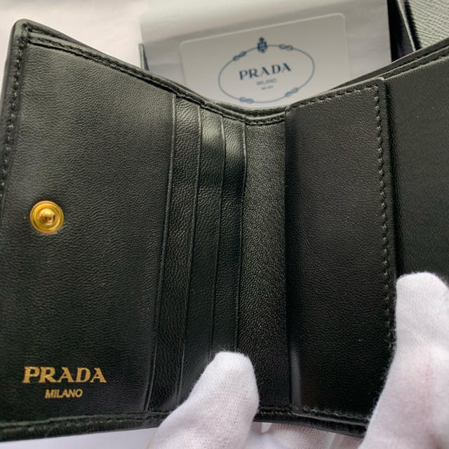 PRADA(プラダ)のPRADA プラダ　二つ折り財布　新品 レディースのファッション小物(財布)の商品写真