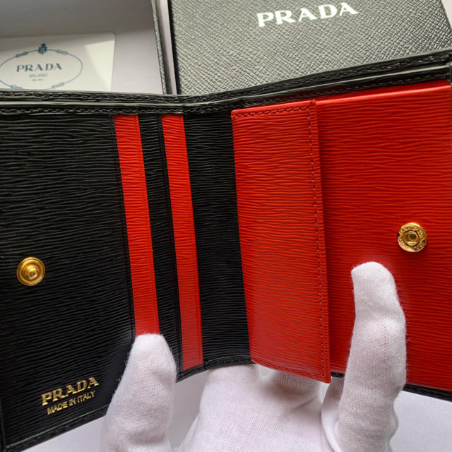 PRADA(プラダ)のPRADA プラダ　二つ折財布　新品　 レディースのファッション小物(財布)の商品写真
