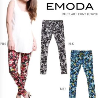 エモダ(EMODA)のEMODA 花柄スキニーパンツ 新品未使用(スキニーパンツ)