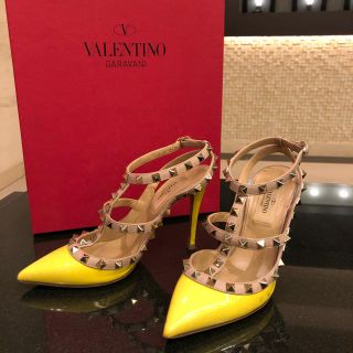 ヴァレンティノ(VALENTINO)のヴァレンティノガラヴァーニ　ロックスタッズ エナメル アンクルストラップパンプス(ハイヒール/パンプス)