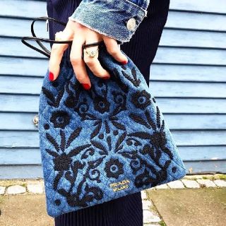 PRADA - PRADA 巾着 刺繍入り デニムポーチの通販 by みみ's shop