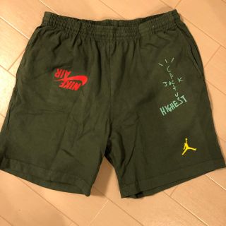 ナイキ(NIKE)のトラビススコット　ナイキ　ショーツ(ショートパンツ)