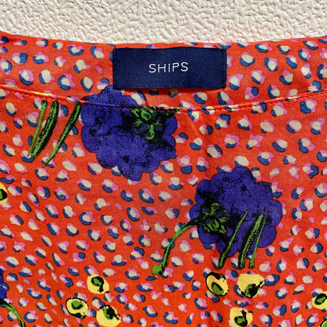 SHIPS(シップス)の美品★ SHIPS 花柄　トップス ブラウス レディースのトップス(シャツ/ブラウス(長袖/七分))の商品写真