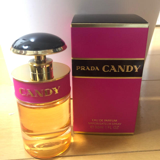 PRADA(プラダ)のPrada candy オーデパルファム コスメ/美容の香水(香水(女性用))の商品写真