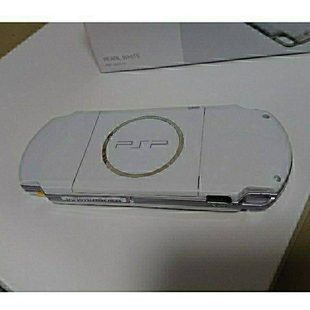PlayStation Portable(プレイステーションポータブル)のアズマさま専用～ PSP パールホワイト おまけつき 新品未使用 エンタメ/ホビーのゲームソフト/ゲーム機本体(携帯用ゲーム機本体)の商品写真