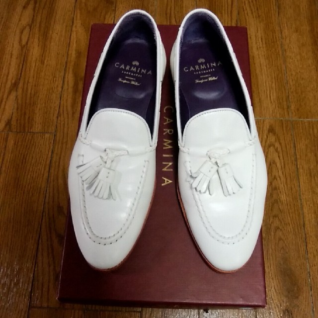カルミナ CARMINA タッセルローファー ホワイト ほぼ新品 6.5 メンズの靴/シューズ(スリッポン/モカシン)の商品写真