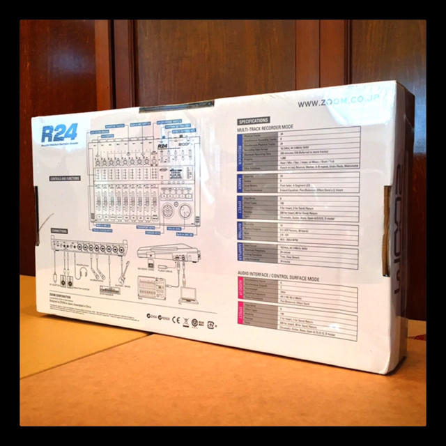 Zoom(ズーム)のZOOM R24 未使用 中古 値下げ 楽器のレコーディング/PA機器(MTR)の商品写真