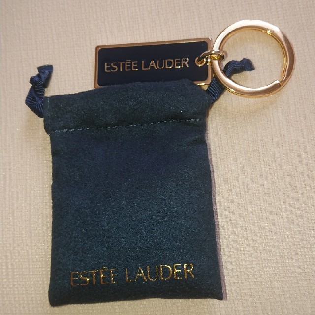 Estee Lauder(エスティローダー)の【新品】【未使用】エスティローダー キーホルダー レディースのファッション小物(キーホルダー)の商品写真