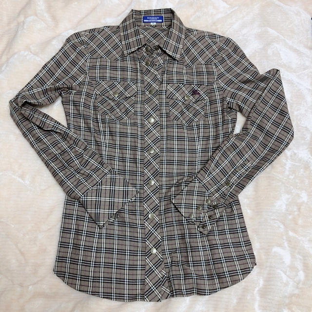 BURBERRY BLUE LABEL(バーバリーブルーレーベル)の完売品　美品　Burberry シャツ  レディースのトップス(シャツ/ブラウス(長袖/七分))の商品写真