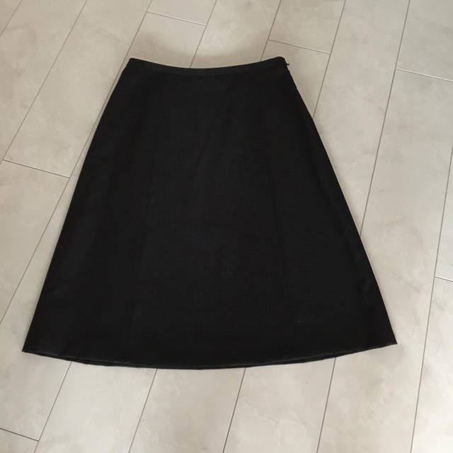 Theory luxe(セオリーリュクス)の新品未使用  黒Aラインスカート レディースのスカート(ひざ丈スカート)の商品写真