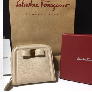 サルヴァトーレフェラガモ(Salvatore Ferragamo)の在庫処分サルバトーレフェラガモ 財布 ◆ヴァラ リボン二つ折り(財布)