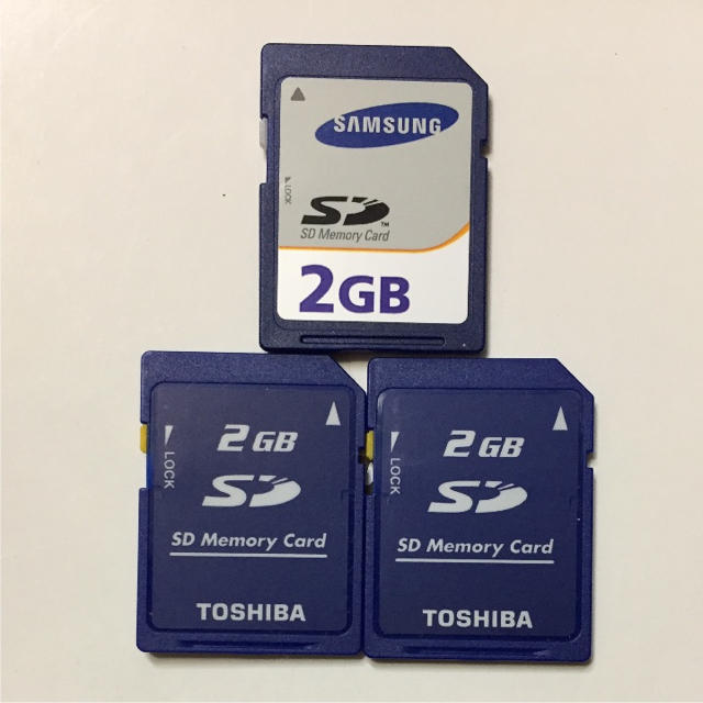 東芝(トウシバ)の東芝　TOSHIBA サムスン　Samsung SDカード　2GB 3枚 スマホ/家電/カメラのカメラ(コンパクトデジタルカメラ)の商品写真