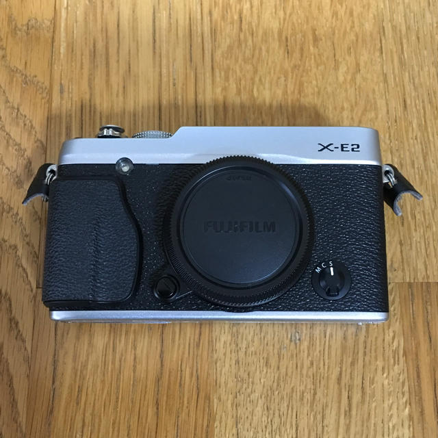 富士フイルム(フジフイルム)のたけ様専用　X-E2   FUJIFILM   おまけ付き スマホ/家電/カメラのカメラ(ミラーレス一眼)の商品写真