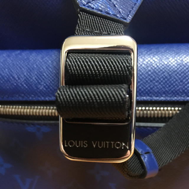 LOUIS VUITTON(ルイヴィトン)のモノグラム タイガ アウトドア・メッセンジャー M30242ショルダーバッグ  メンズのバッグ(ショルダーバッグ)の商品写真