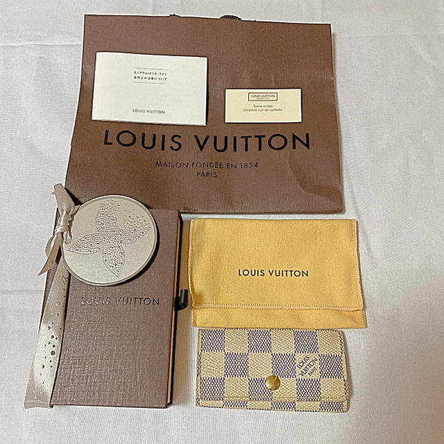 LOUIS VUITTON(ルイヴィトン)のルイヴィトン　キーケース　ダミエ  白　4連 ハンドメイドのファッション小物(キーケース/名刺入れ)の商品写真