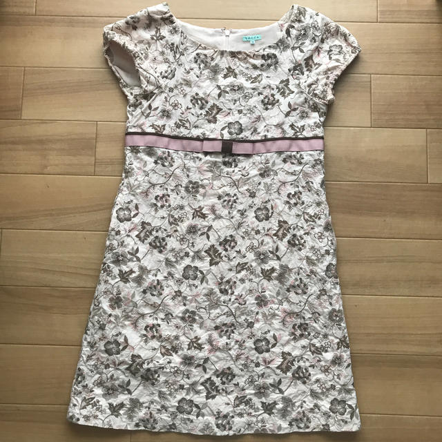 TOCCA(トッカ)の女の子ワンピース花柄刺繍 キッズ/ベビー/マタニティのキッズ服女の子用(90cm~)(ワンピース)の商品写真