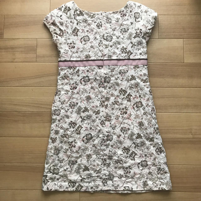 TOCCA(トッカ)の女の子ワンピース花柄刺繍 キッズ/ベビー/マタニティのキッズ服女の子用(90cm~)(ワンピース)の商品写真