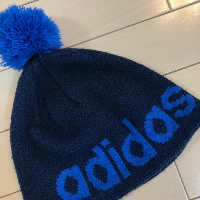 adidas(アディダス)のadidas アディダス☆キッズ用ニット帽　裏フリース　51〜54㎝ キッズ/ベビー/マタニティのこども用ファッション小物(帽子)の商品写真