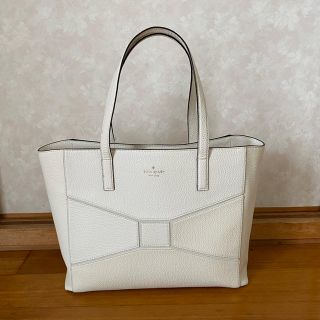 ケイトスペードニューヨーク(kate spade new york)のトートバッグ　白色　A4  ママバッグ　白(トートバッグ)