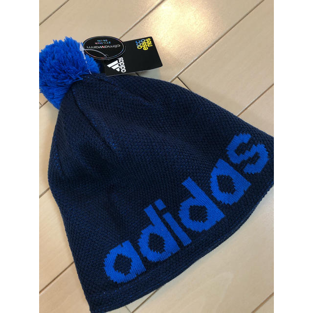 adidas(アディダス)の新品タグ付☆adidas アディダス☆キッズ用ニット帽　54〜57㎝　裏フリース キッズ/ベビー/マタニティのこども用ファッション小物(帽子)の商品写真