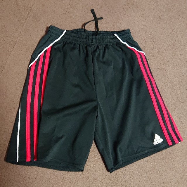 adidas(アディダス)のキッズハーフパンツ キッズ/ベビー/マタニティのキッズ服男の子用(90cm~)(パンツ/スパッツ)の商品写真