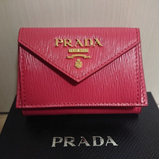 PRADA 三つ折り財布