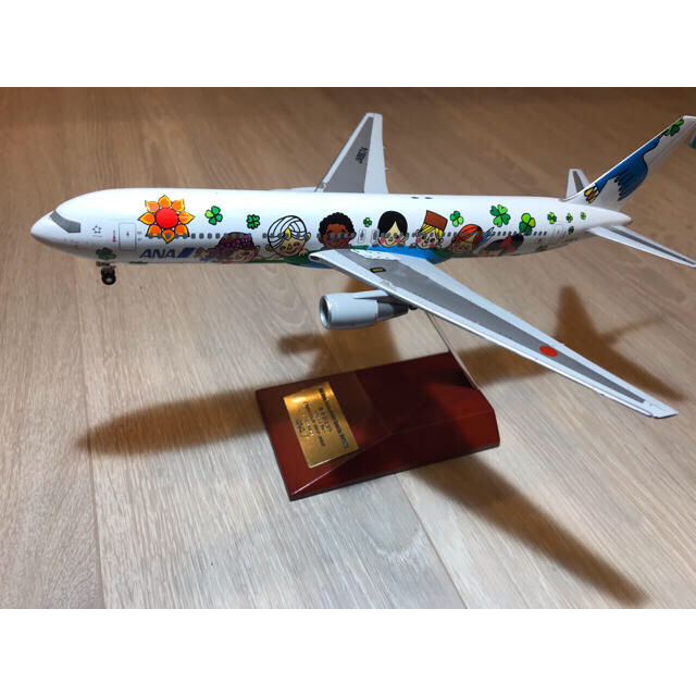 ANA(全日本空輸)(エーエヌエー(ゼンニッポンクウユ))の【美品】希少品！！ANA B767夢ジェット　　　　　1／200スケール エンタメ/ホビーのテーブルゲーム/ホビー(航空機)の商品写真